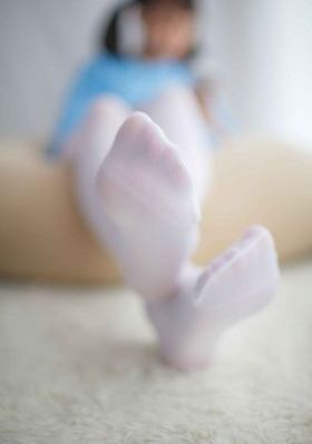美脚女教师脚责めより_蓝光免费观看电视剧