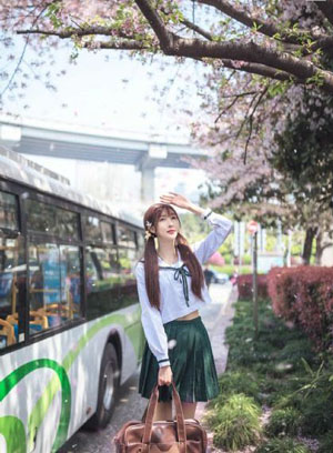 火热的邻居完整版_HD超清免费观看